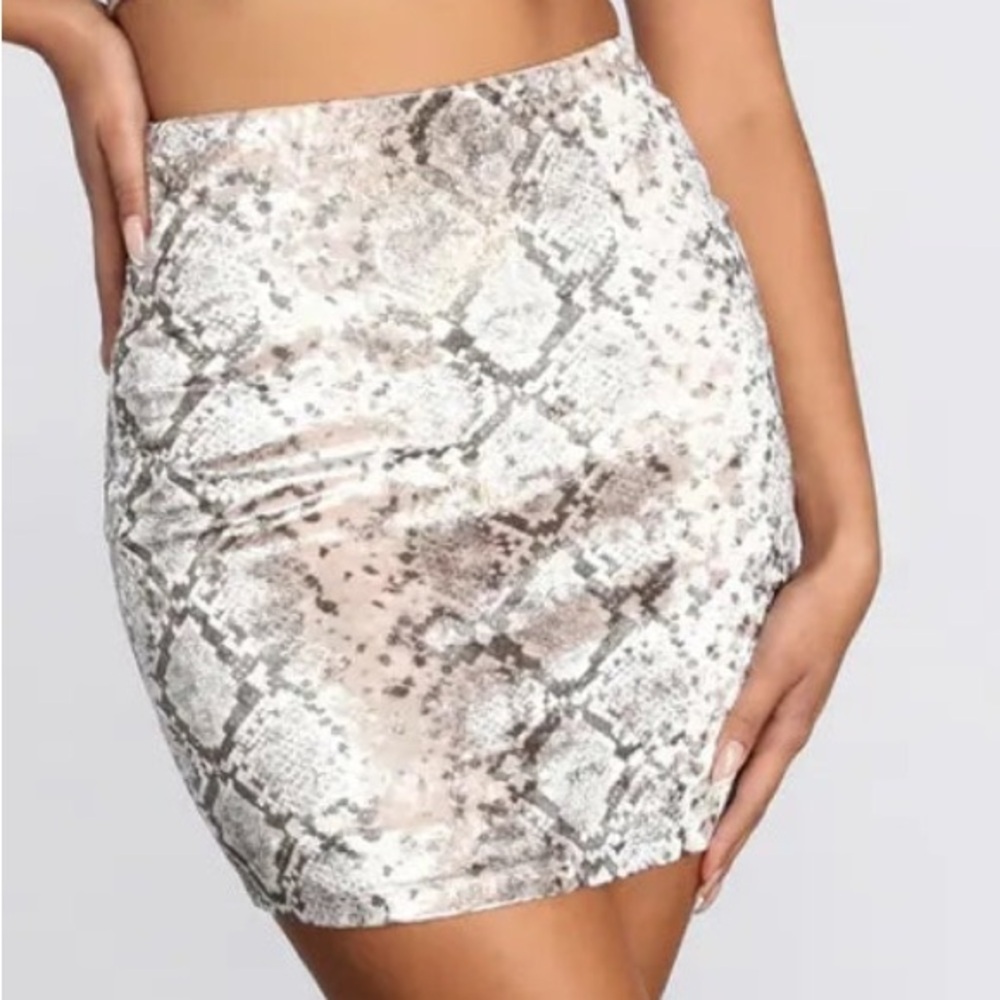Windsor Luxe Velvet‎ Snake Print Mini Skirt pink tan women’s size medium